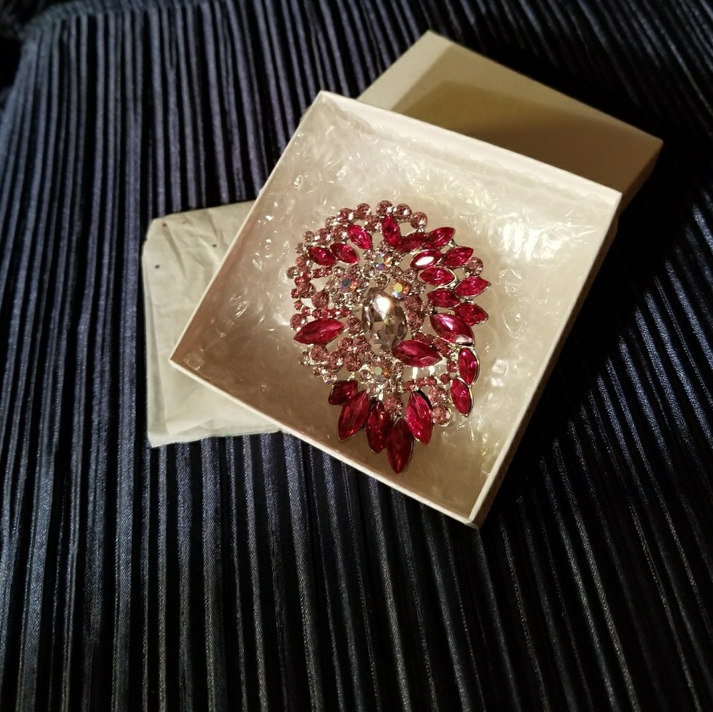 HUGE, GORGEOUS CRYSTAL PIN/BROOCH